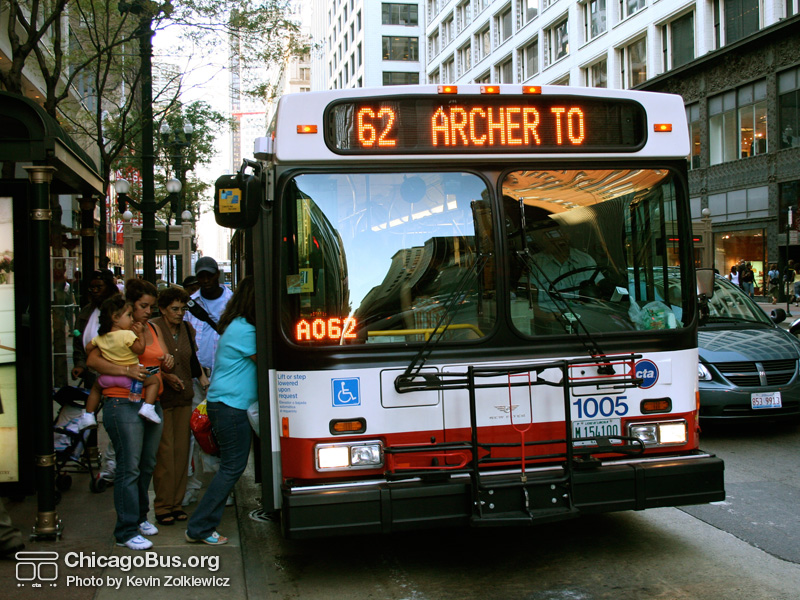 Bus #1005 at State and Monroe working route #62 Archer on August 11, 2006. (Photo by Kevin Zolkiewicz)