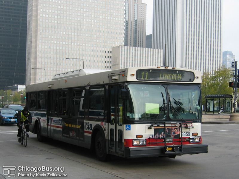 Bus #5859 at Michigan and Washington on November 17, 2003. (Photo by Kevin Zolkiewicz)