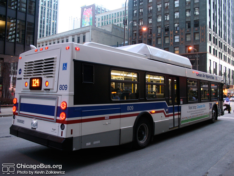 Bus #809 at South Water and Michigan working route #124 Navy Pier on March 10, 2007. (Photo by Kevin Zolkiewicz)
