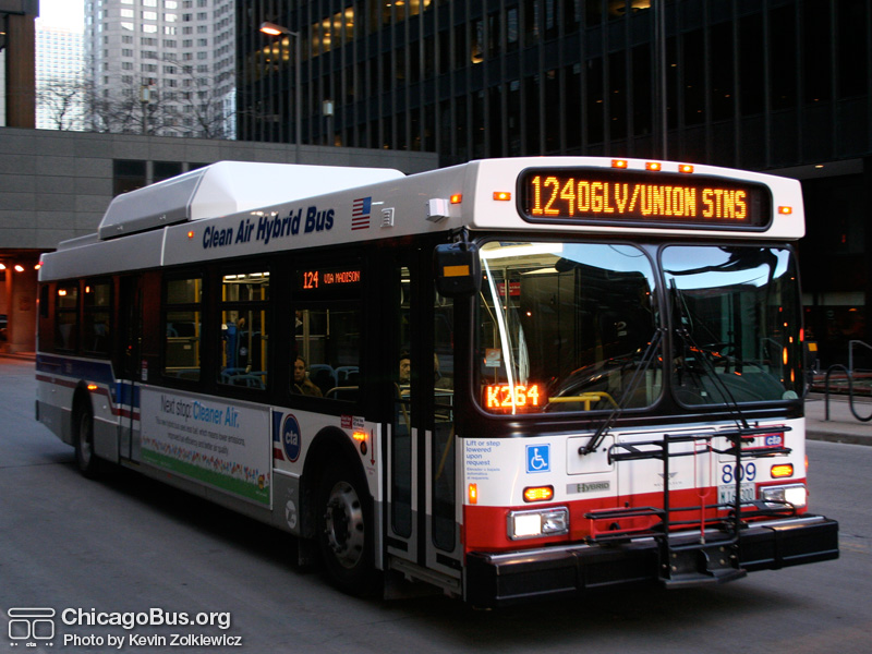 Bus #809 at South Water and Michigan working route #124 Navy Pier on March 10, 2007. (Photo by Kevin Zolkiewicz)